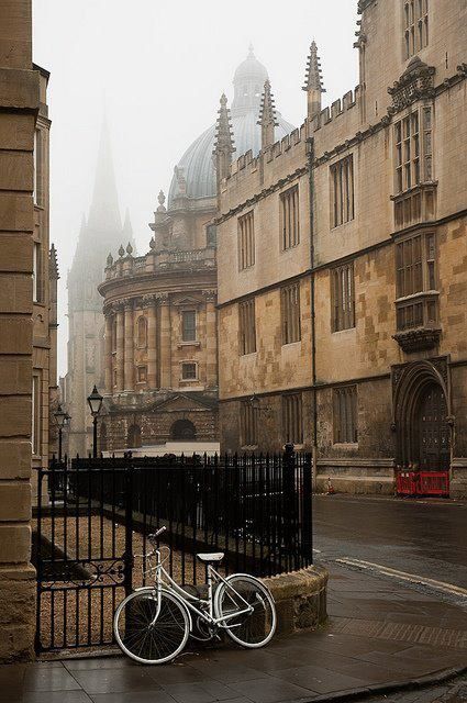 London in fog, studying in England aesthetics